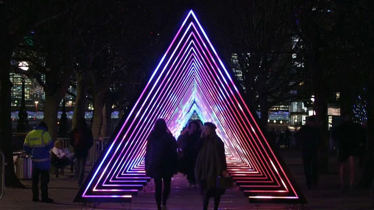 نمایش جذاب و سحرانگیز نور در خیابانهای لندن 