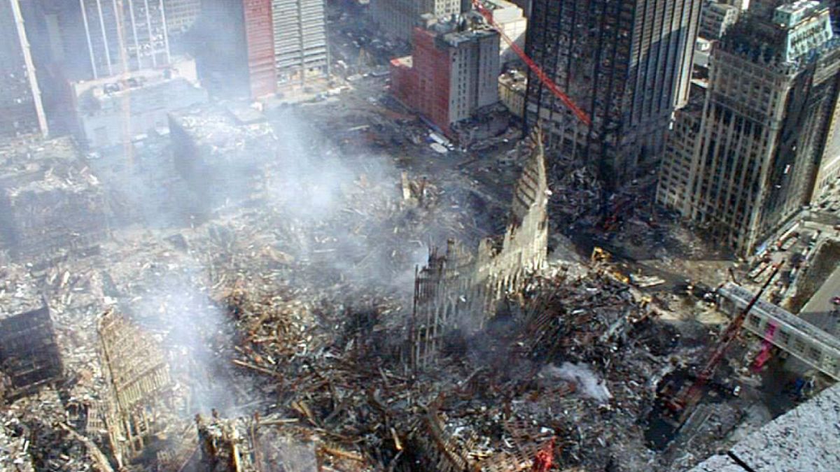 ویرانه‌های برج تجارت جهانی در نیویورک پس از حمله ۱۱ سپتامبر