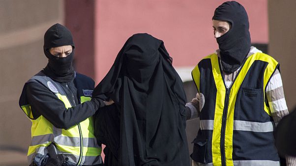 دردسر بازداشت زنان جهادگرای فرانسوی در سوریه برای کاخ الیزه دردسر بازداشت زنان جهادگرای فرانسوی در سوریه برای کاخ الیزه