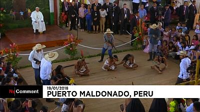 El Papa visita a niños indígenas en Perú