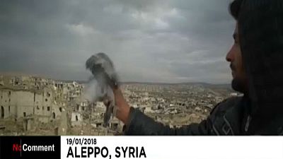 Σύρος στρατιώτης εκτρέφει περιστέρια στο Χαλέπι