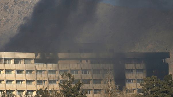 Attacco Kabul: morti 14 stranieri e 4 afghani Attacco Kabul: morti 14 stranieri e 4 afghani