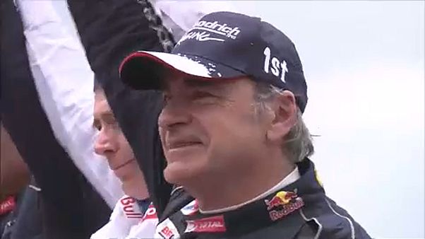 Carlos Sainz ünnepel Carlos Sainz ünnepel