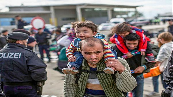 ألمانيا تدفع المال لتحفيز اللاجئين على مغادرتها طوعا ألمانيا تدفع المال لتحفيز اللاجئين على مغادرتها طوعا