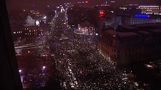 Tömegtüntetés Bukarestben