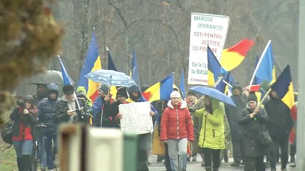 Romania in piazza per dire "no" alla corruzione Romania in piazza per dire "no" alla corruzione