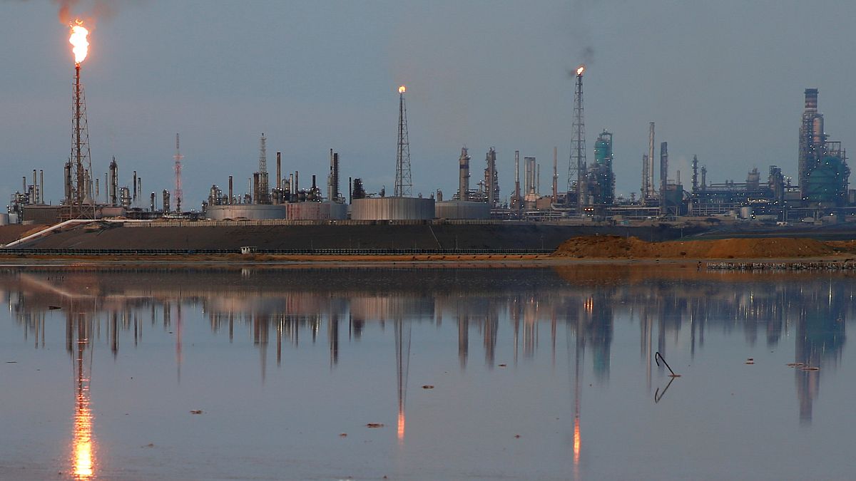رغبة روسية في زيادة إنتاج البترول يقابلها تردّد عربي