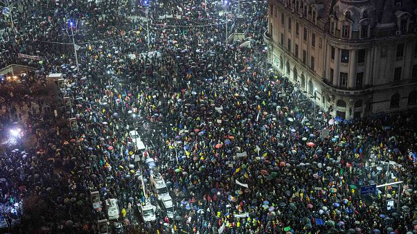 Thousands of Romanians turn out for Bucharest anti-corruption protest Thousands of Romanians turn out for Bucharest anti-corruption protest
