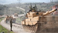 Un convoi militaire turc proche de la frontière syrienne.