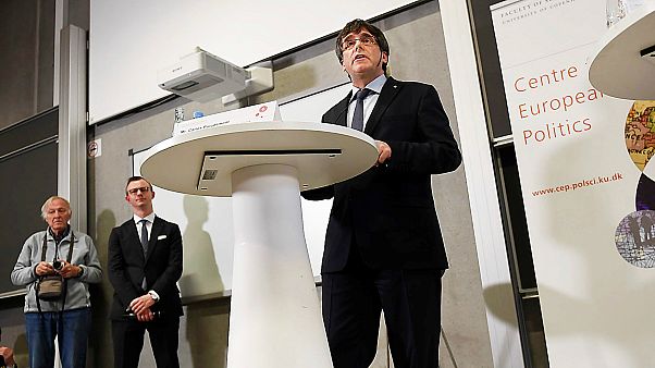 Crónica: La Cataluña de Puigdemont a debate, lejos de España Crónica: La Cataluña de Puigdemont a debate, lejos de España