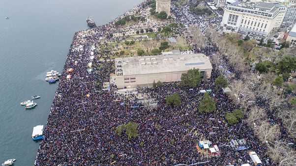 Μαζικό και με παλμό το συλλαλητήριο της Θεσσαλονίκης Μαζικό και με παλμό το συλλαλητήριο της Θεσσαλονίκης