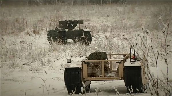 Estonya'da savaş robotları tatbikatı Estonya'da savaş robotları tatbikatı