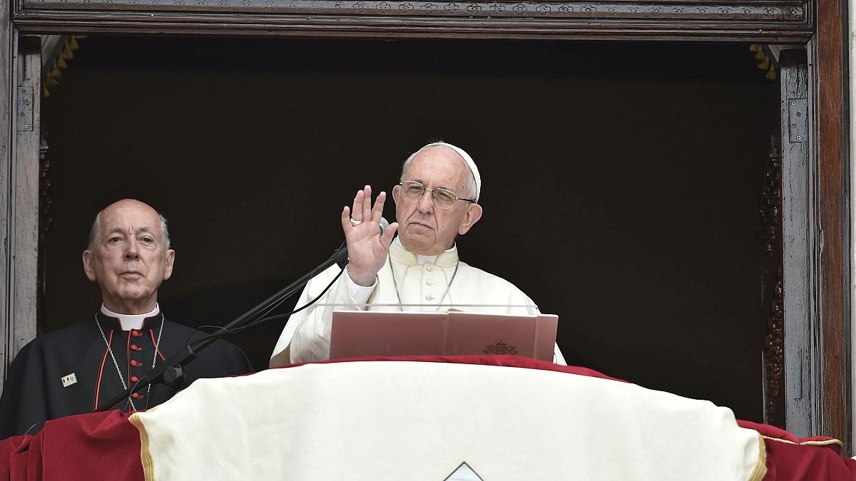 Papa termina viagem sul-americana em que pedofilia foi tema incómodo