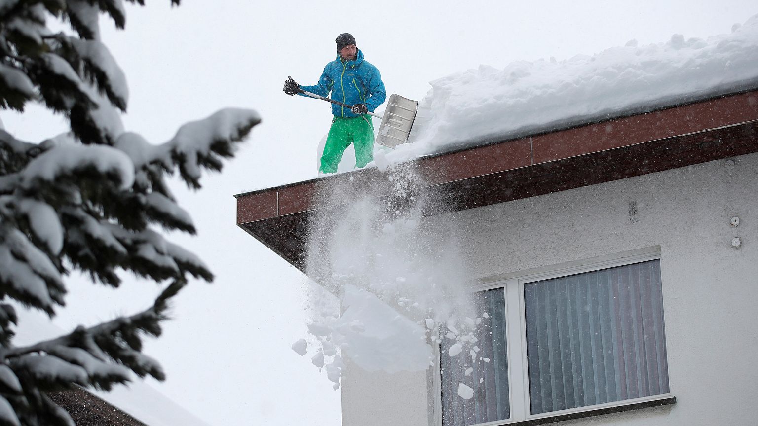 Schneechaos in den Alpen: ein Toter nach Lawine
