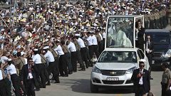 Perù, bagno di folla per il saluto a Papa Francesco. 