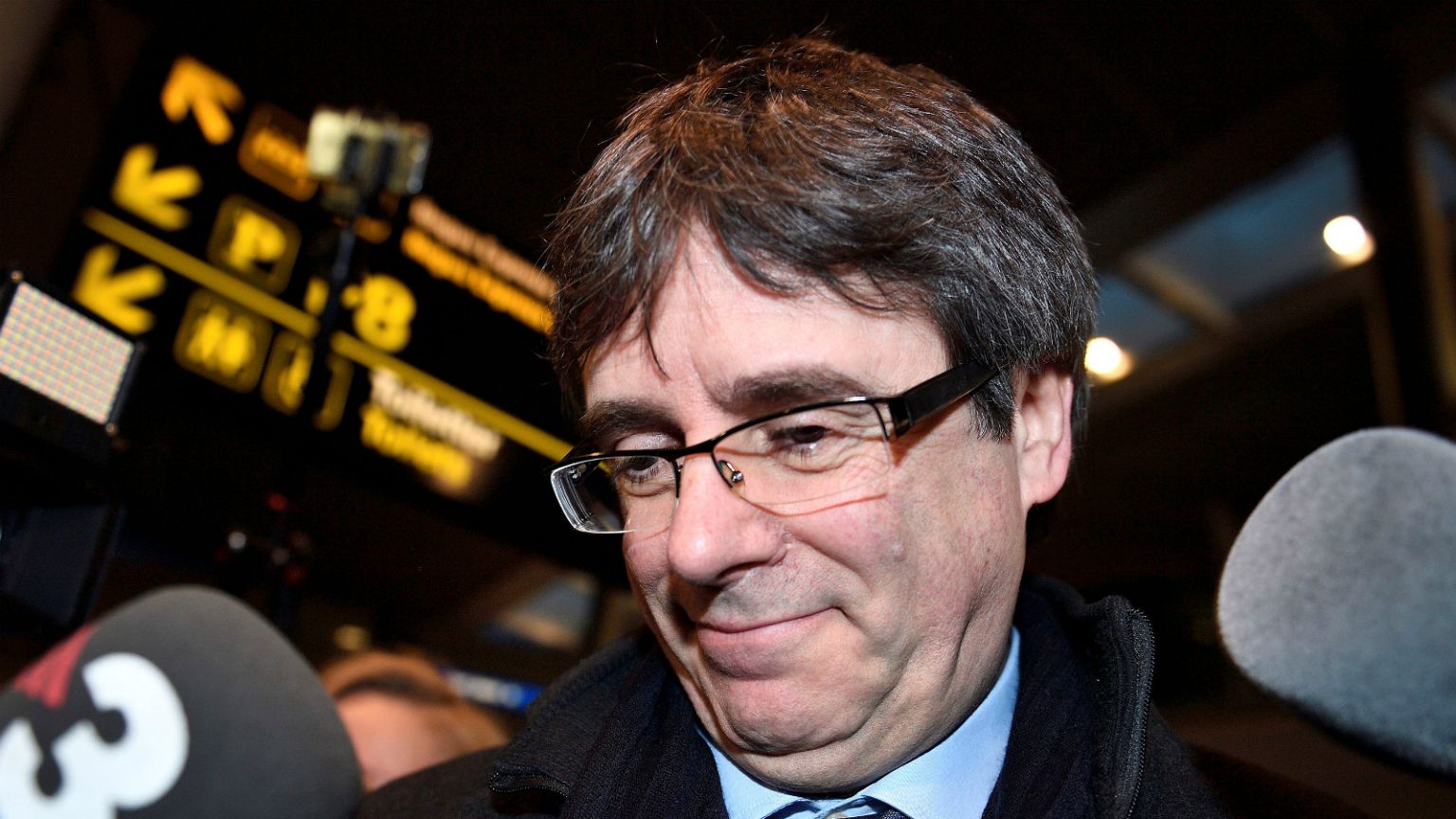 Puigdemont está na Dinamarca e corre risco de detenção.
