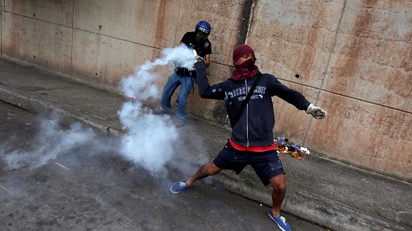 Honduras, continuano le proteste contro la rielezione di Hernandez Honduras, continuano le proteste contro la rielezione di Hernandez