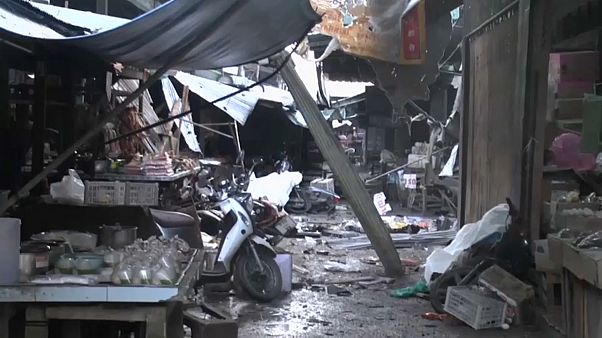 Thailandia: bomba al mercato, almeno tre morti Thailandia: bomba al mercato, almeno tre morti