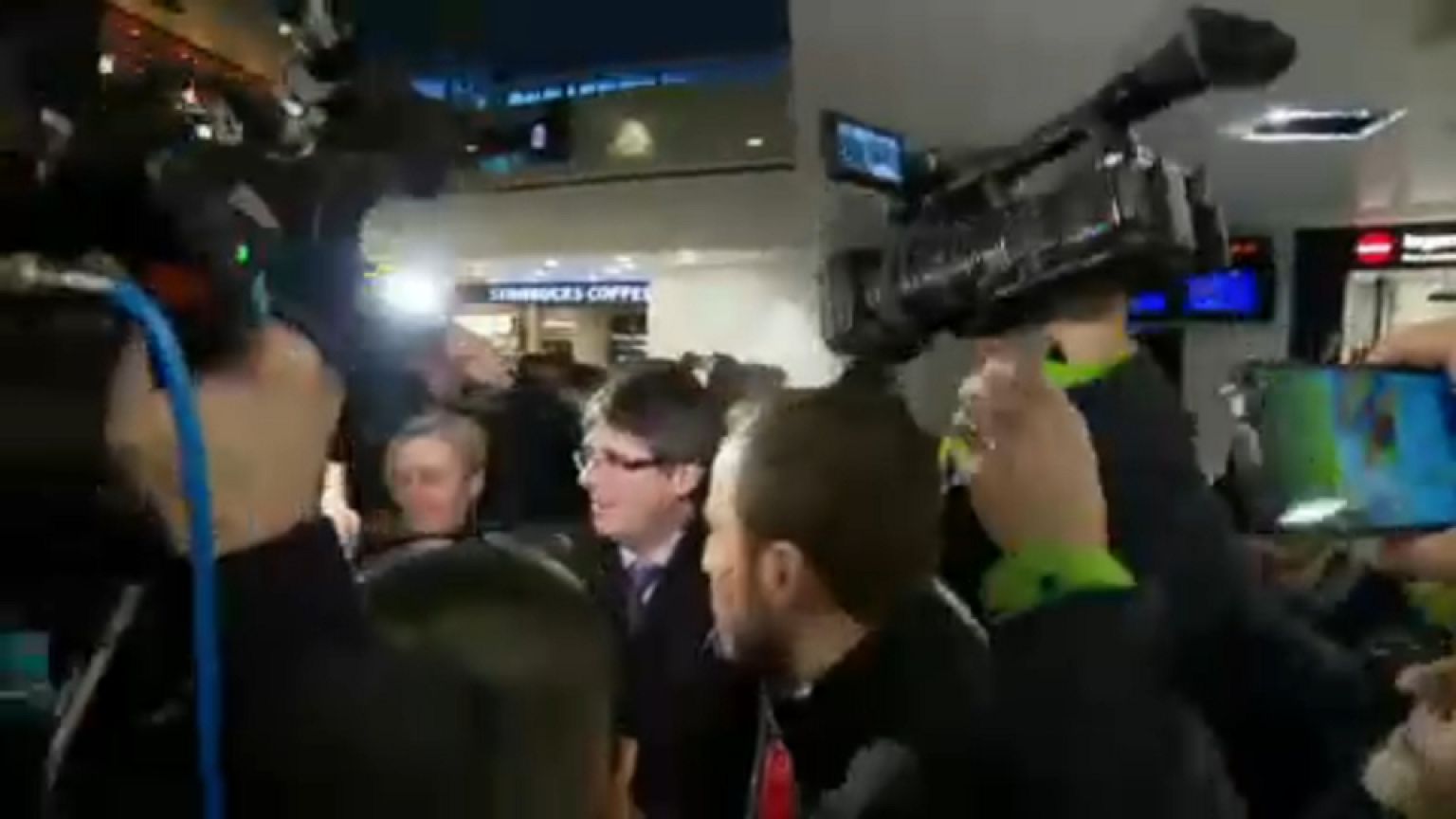 Nem adnak ki elfogatóparancsot Puigdemont ellen