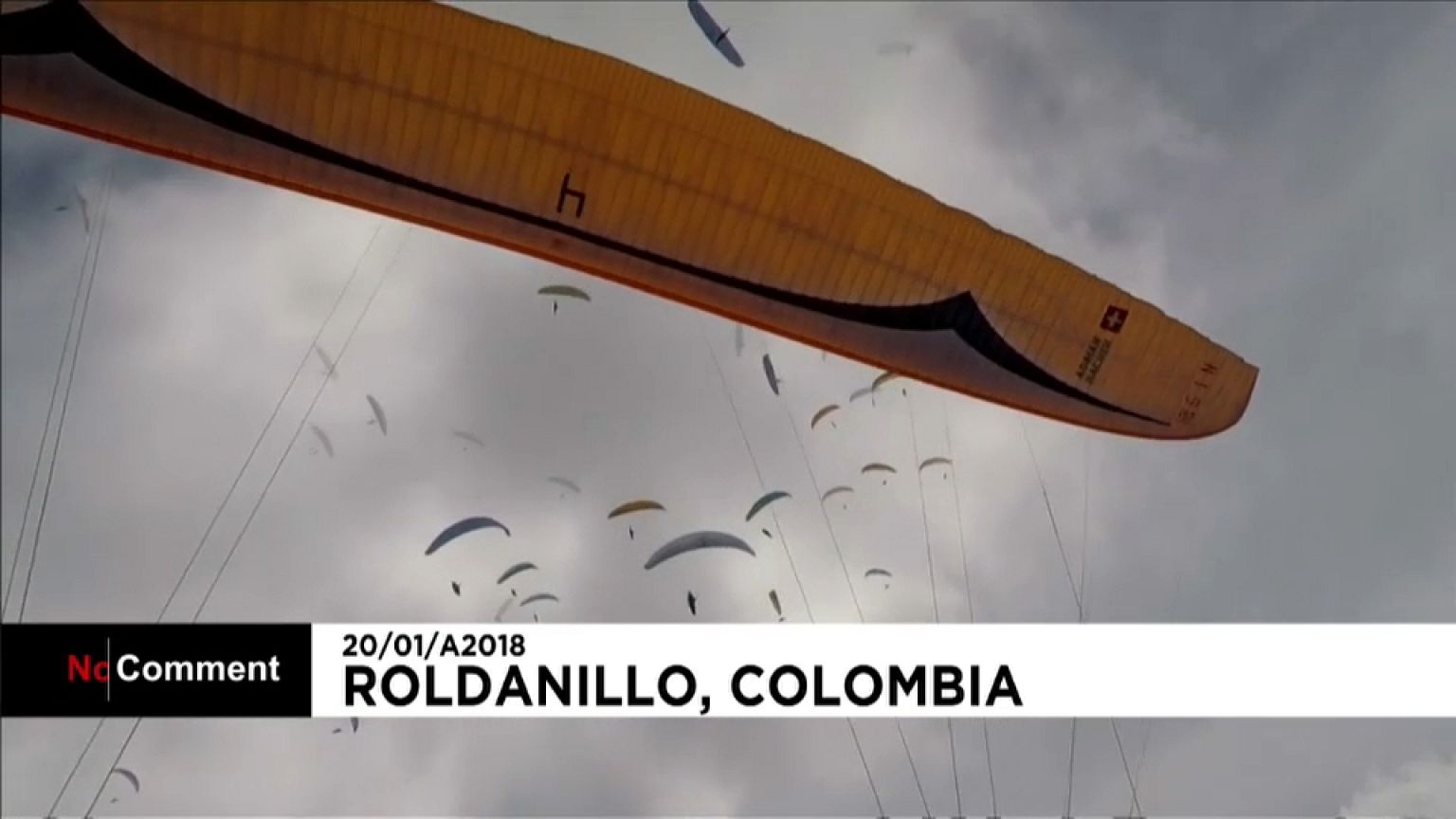 Lo spettacolo del parapendio, la coppa del mondo sulle Ande
