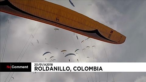Lo spettacolo del parapendio, la coppa del mondo sulle Ande
