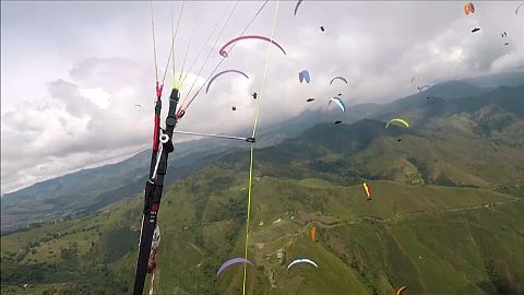 Parapente : un festival de couleurs pour la Superfinale en Colombie