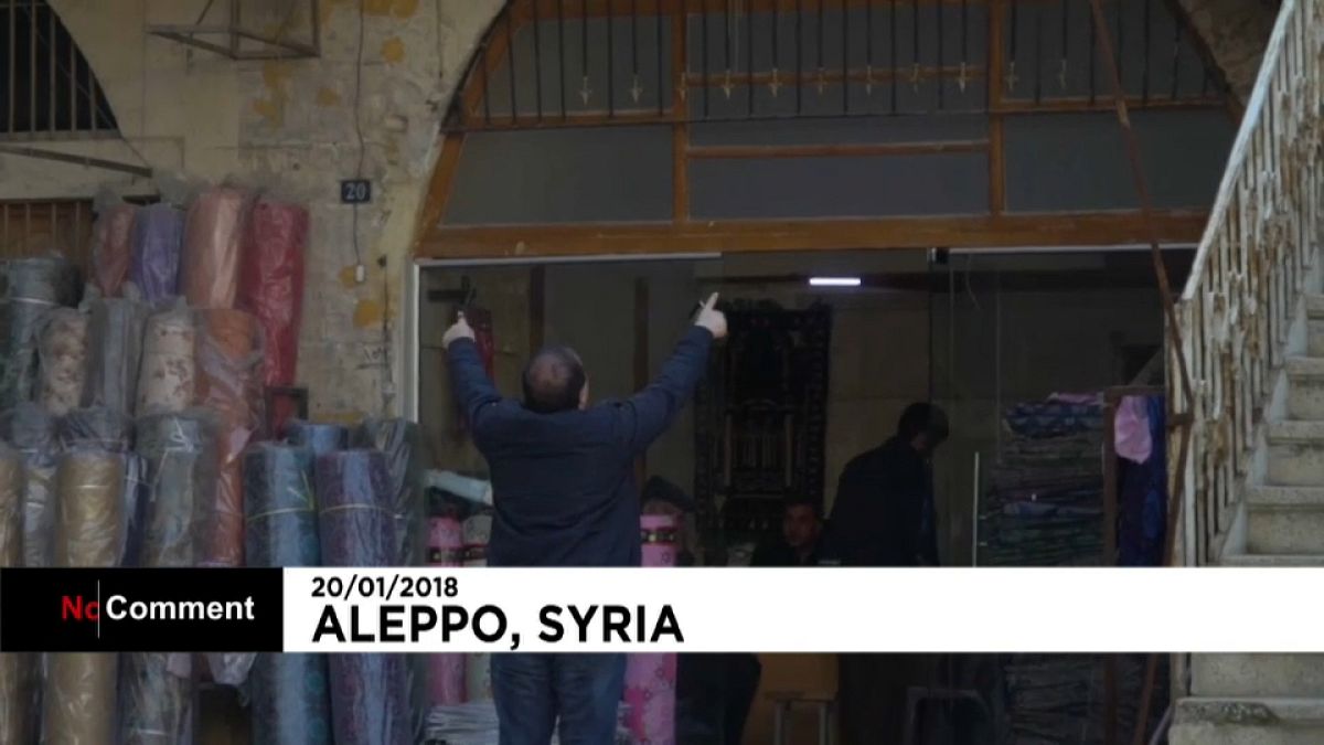 Lojas reabrem em Aleppo, Síria