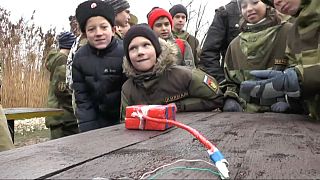 Crimée : cours militaires intensifs pour garçons