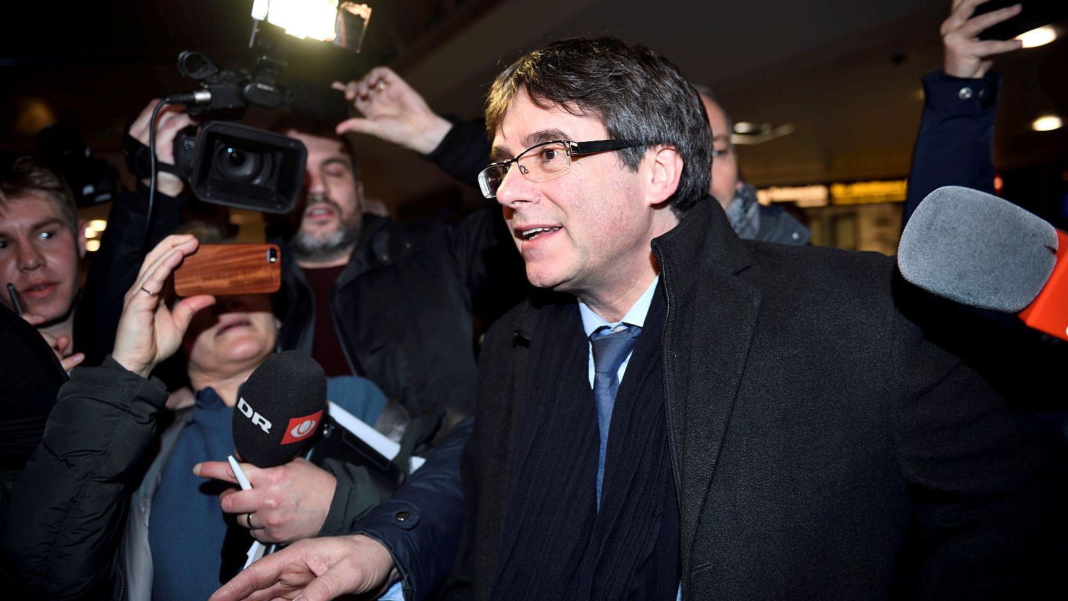Katalonya Parlamentosu Carles Puigdemont'u 'tek başkan adayı' olarak  gösterdi