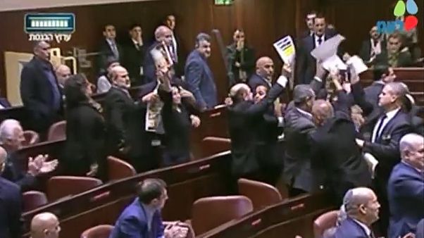 Mike Pence İsrail Meclisi'nde protesto edildi Mike Pence İsrail Meclisi'nde protesto edildi