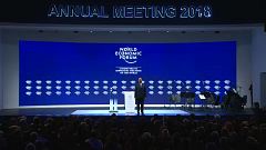 Davos: díjátadó gálával nyílt meg a Világgazdasági Fórum
