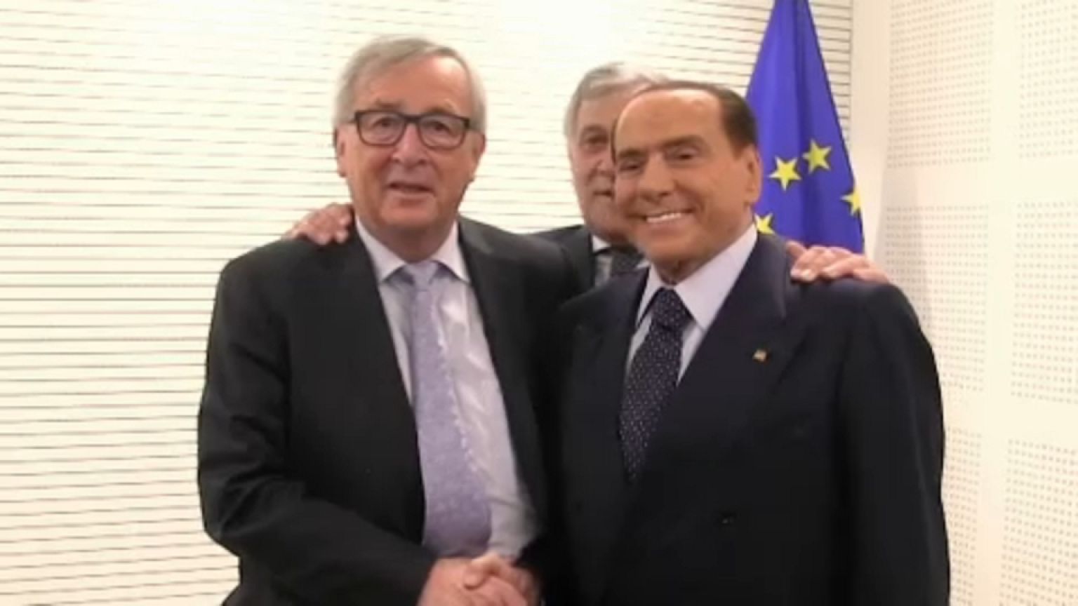 Berlusconi visszatér