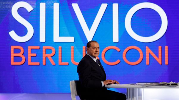 Berlusconi em Bruxelas para operação de charme Berlusconi em Bruxelas para operação de charme