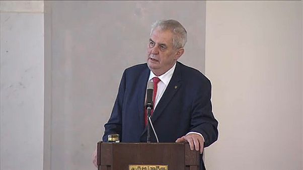 Fej-fej mellett a cseh elnökjelöltek Fej-fej mellett a cseh elnökjelöltek