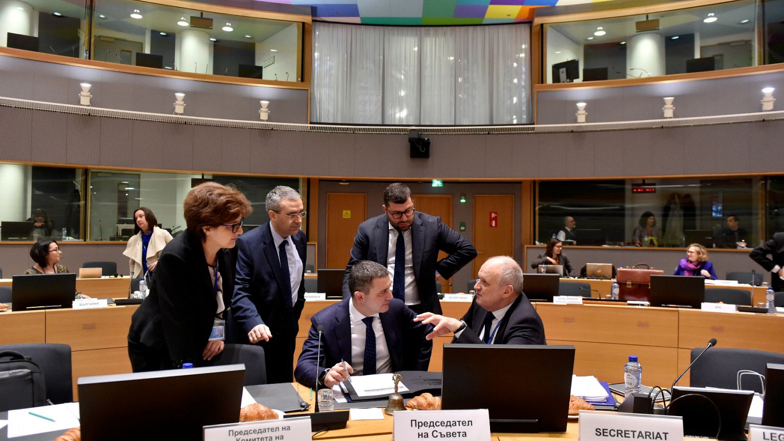 AB, 8 vergi cennetini kara listeden çıkardı
