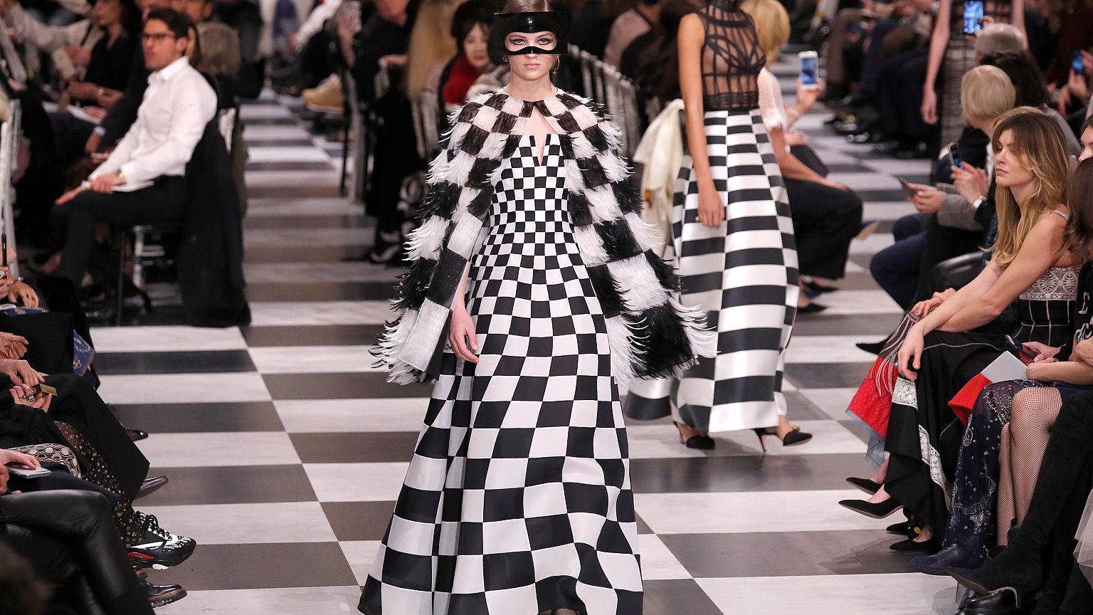 Un défilé Dior absolument magnifique.