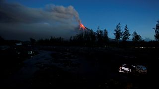Filippine: rischio eruzione violenta del vulcano, 56mila in fuga