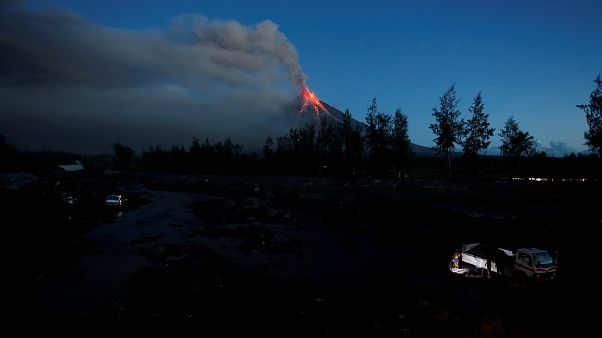 Filippine: rischio eruzione violenta del vulcano, 56mila in fuga Filippine: rischio eruzione violenta del vulcano, 56mila in fuga