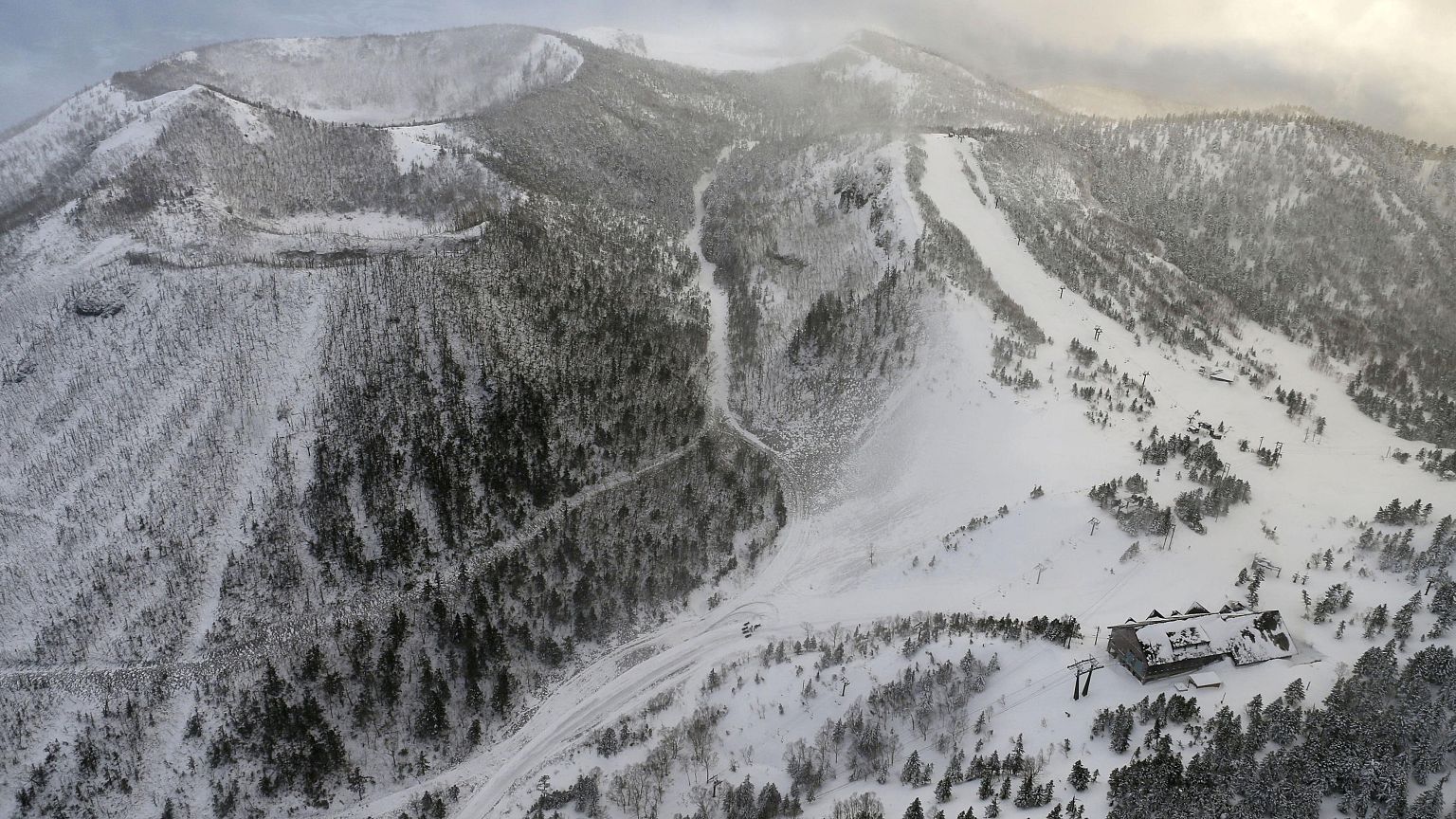 Ein Toter bei Vulkanausbruch in japanischem Skigebiet