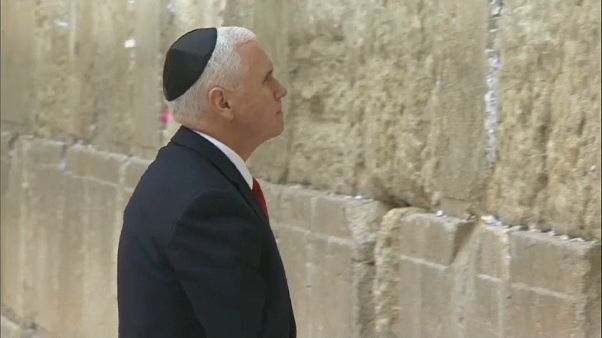 Pence visita el Muro de las Lamentaciones entre huelgas de protesta Pence visita el Muro de las Lamentaciones entre huelgas de protesta