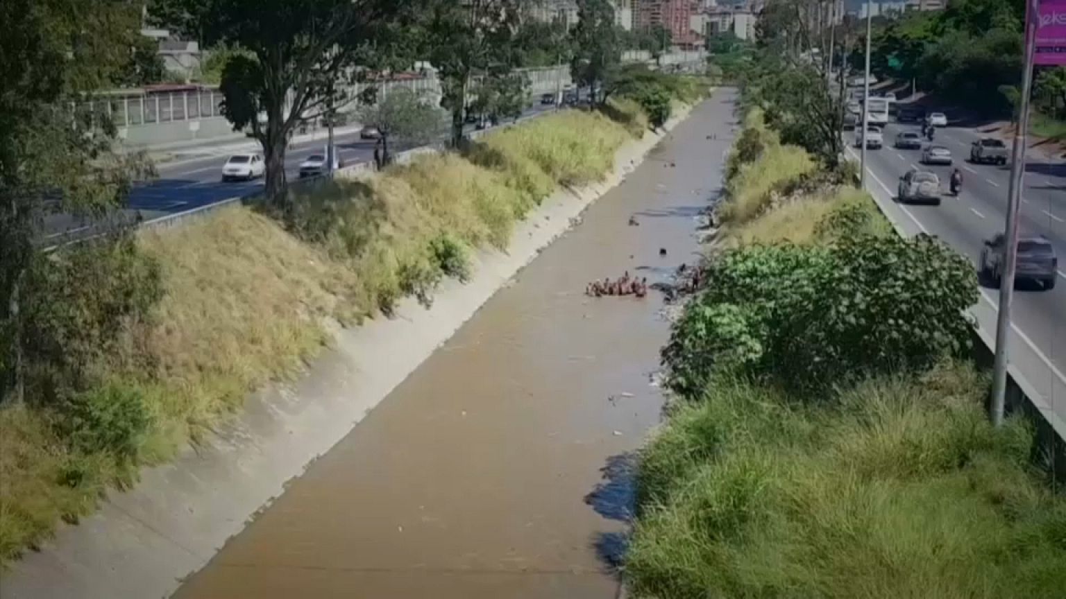 Venezuelalı gençlerin kan donduran görüntüleri