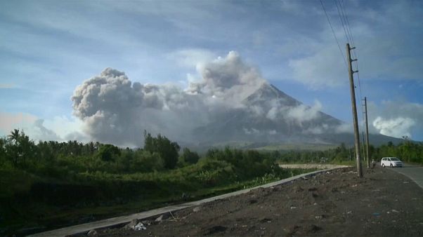 Tausende fliehen vor Vulkan Mayon Tausende fliehen vor Vulkan Mayon