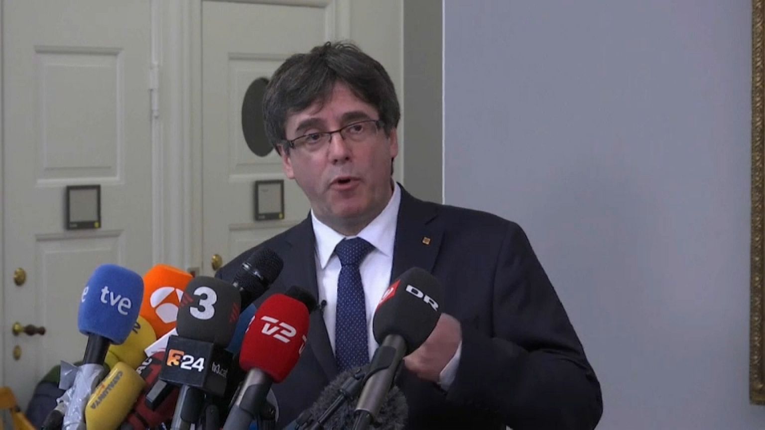Puigdemont vuole tornare da uomo libero, ma Madrid dice no...