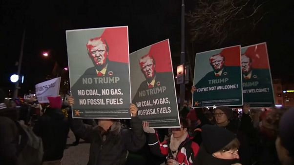 Davos, la Svizzera si mobilita contro Trump Davos, la Svizzera si mobilita contro Trump
