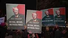 Давос встречает Трампа протестами