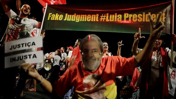 À Porto Alegre, une manifestation en soutien à l'ex-président Lula À Porto Alegre, une manifestation en soutien à l'ex-président Lula