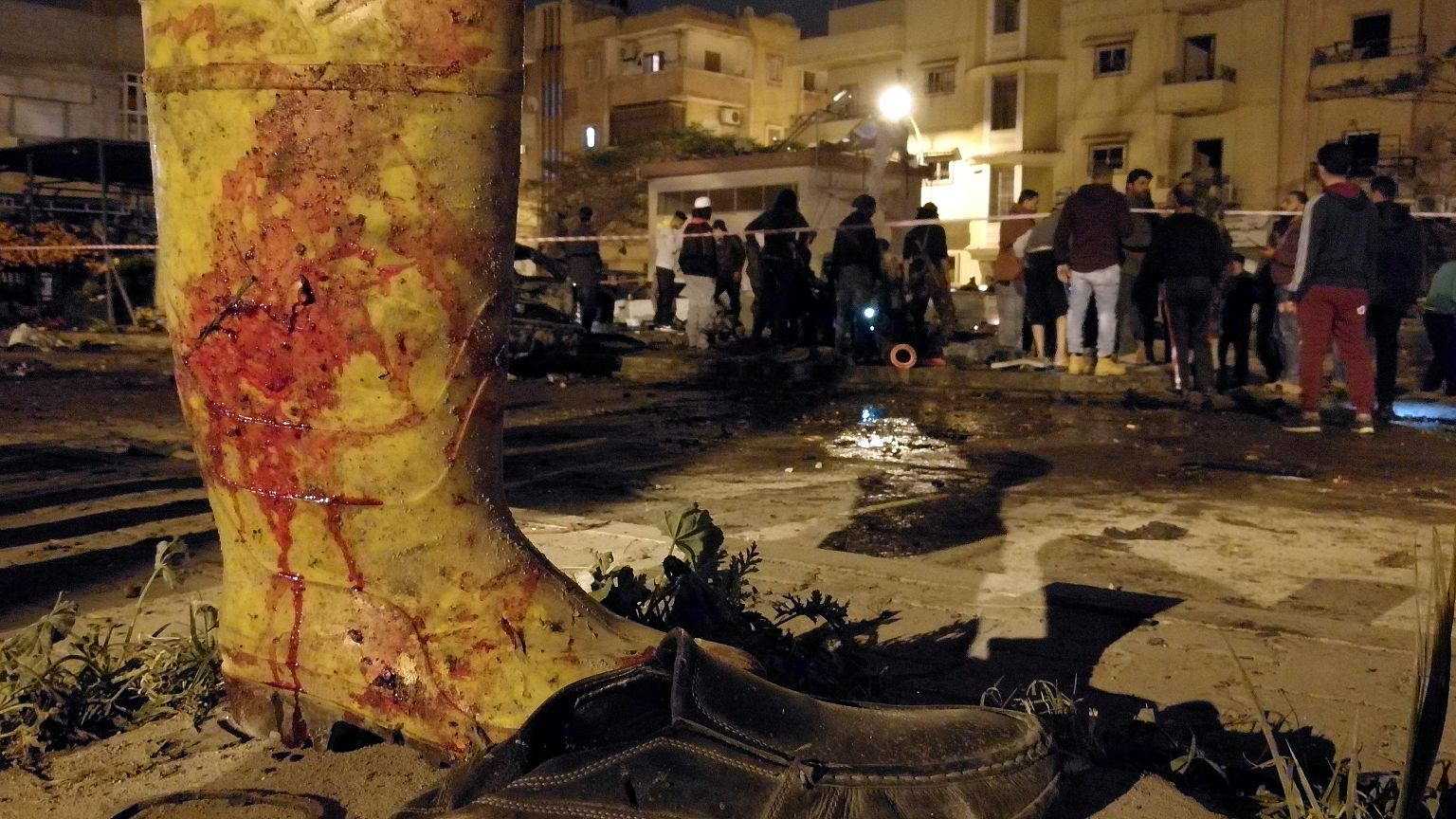 33 قتيلا وعشرات الجرحى في تفجير سيارتين ملغمتين أمام مسجدين ببنغازي