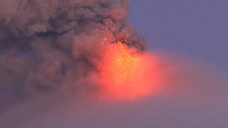 Philippinen: Vulkan spuckt Lava