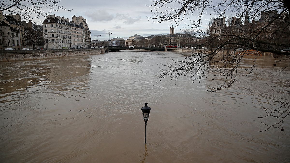 Inondations en France : Paris, les pieds dans l'eau