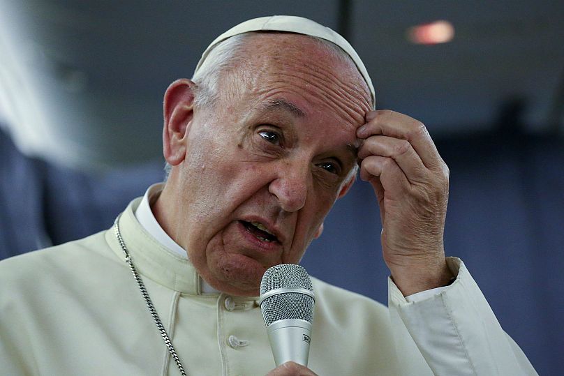 Ferenc pápa sajtótájékoztatót tart